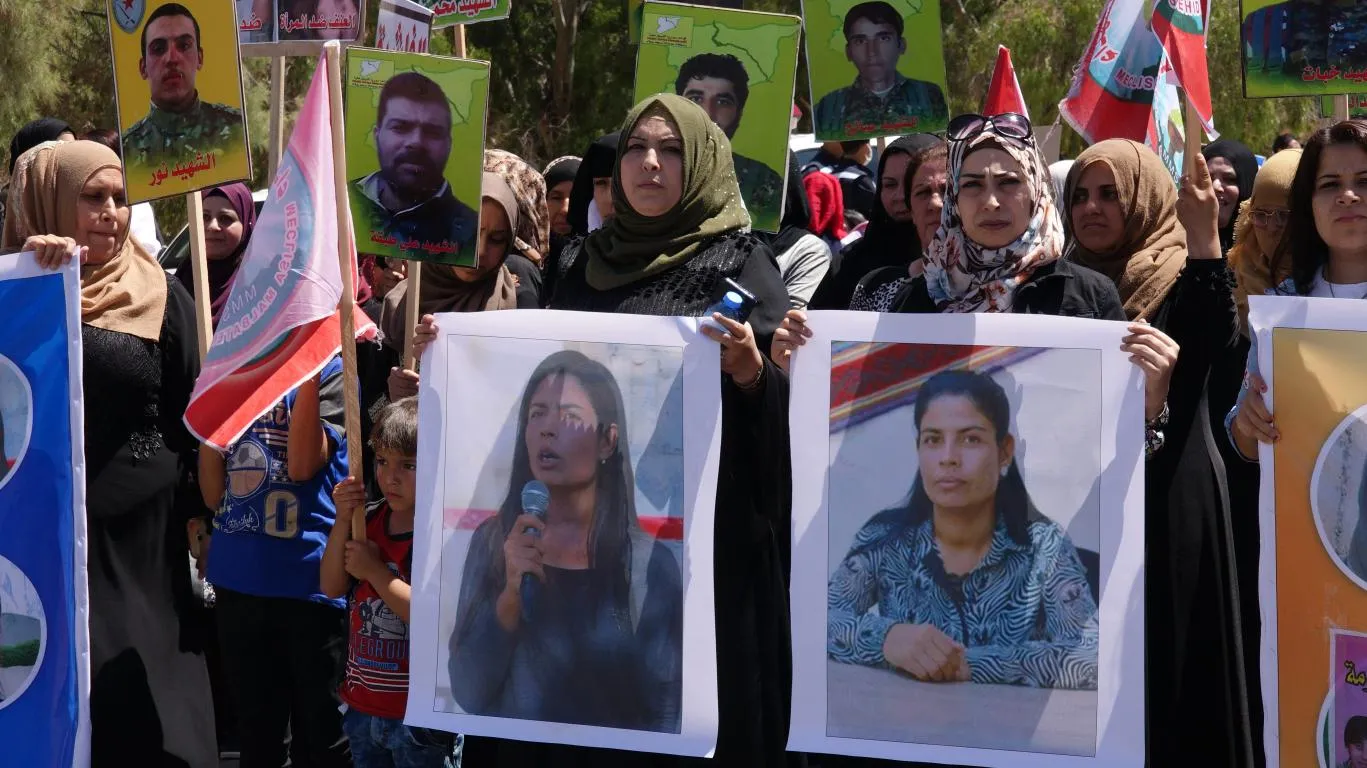 Jinên Tebqayê bi rêzeçalakiyan êrişa dewleta Tirk a dagirker şermezar kirin