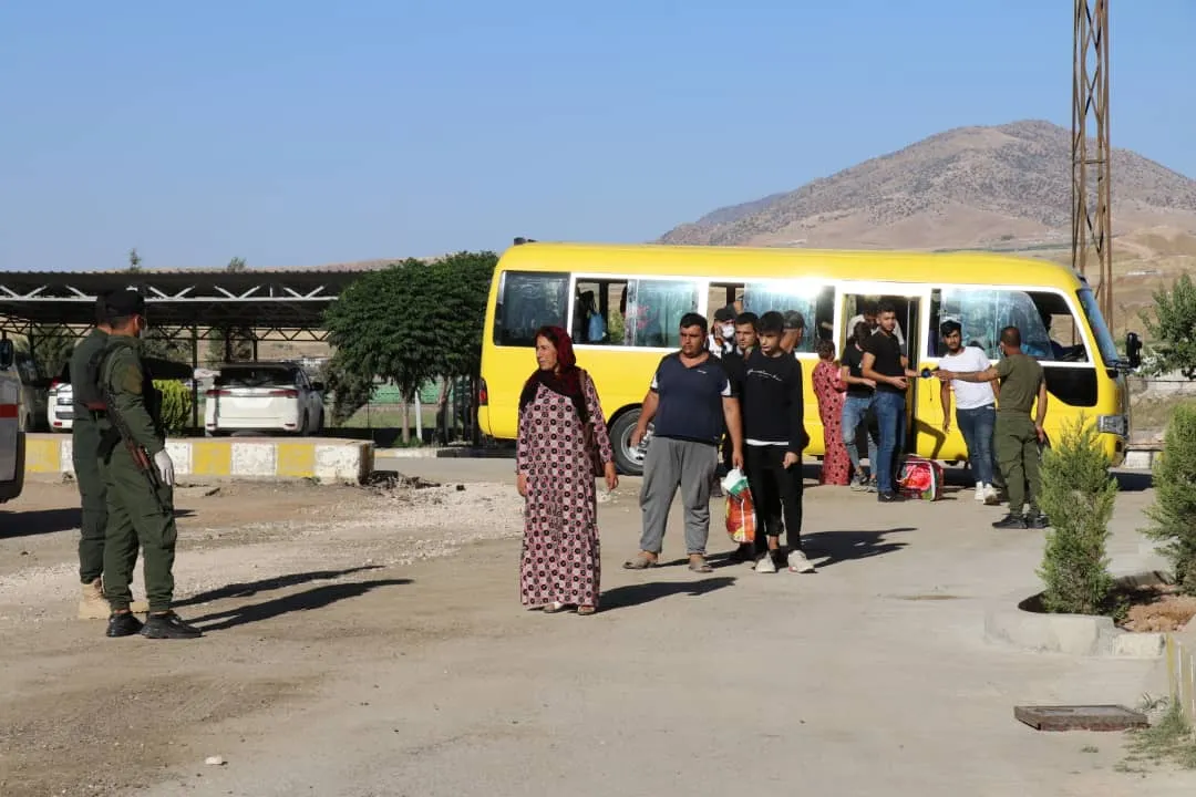 500 kes ji kampa Berde Reş vegeriyan Rojava