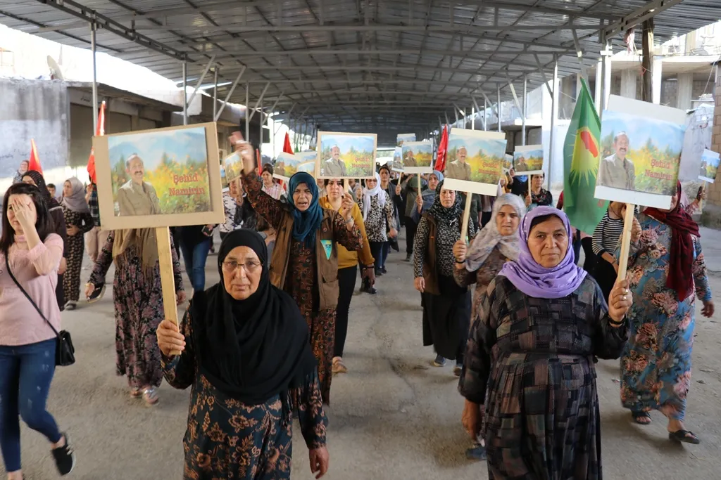 Şêniyên Dêrikê li dijî êrişa Tirkiyê û sûcên wê meşiyan