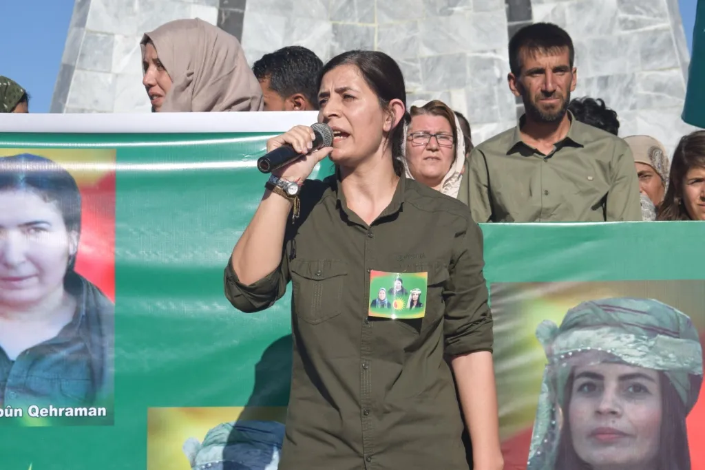 Jinên têkoşer Zehra, Hebûn û Emîna bi merasîmekê girsayî hatin oxirkirin