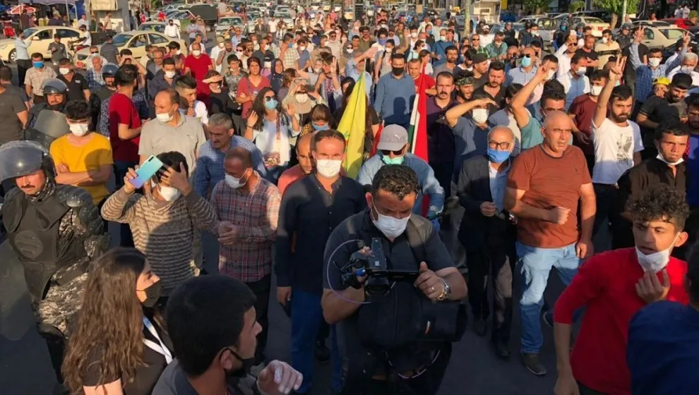 Xelkê Silêmanî astengiyên asayîşê şikandin û li dijî dagirekriyê meşiyan