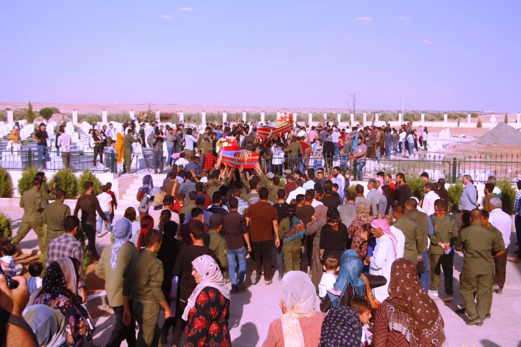 Li Kobanê ji bo şehîdan merasîmeke hate lidarxistin