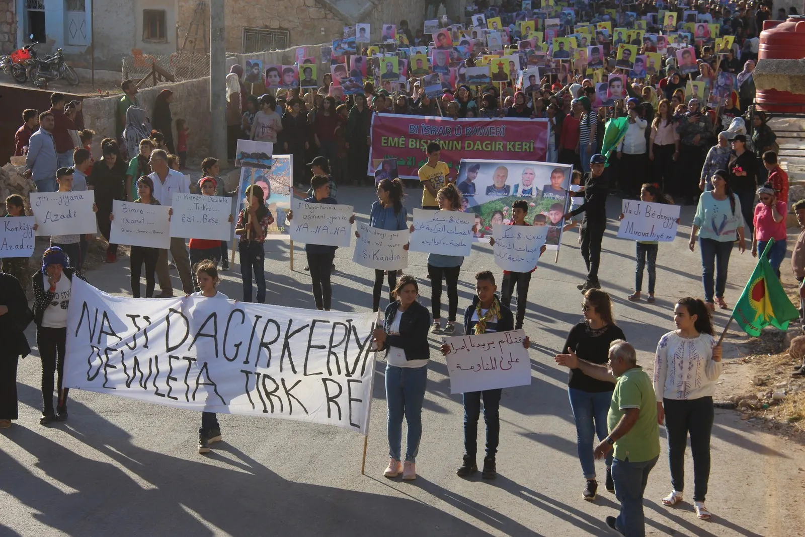 Êrişa dewleta Tirk a dagirker a li ser Kobanê li Şêrawayê hate şermezarkirin