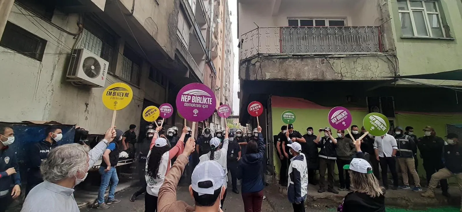 Polîsan li Wanê êrişî HDP’iyan kirin