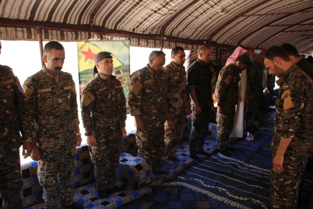 Şêniyên Minbicê sersaxî da malbata şehîd Mihemed Xelef Osman