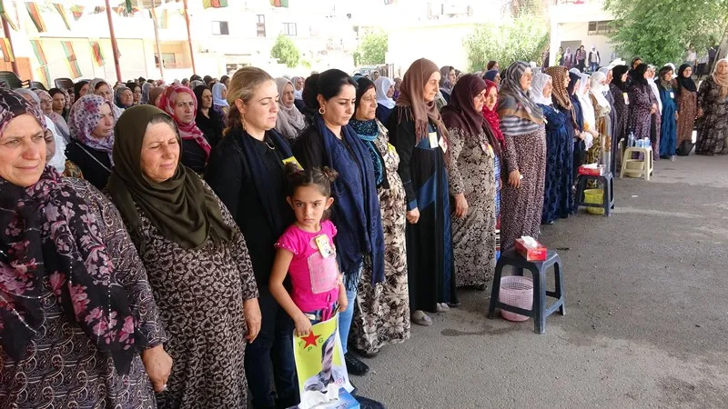 Dêrikiyan sersaxî ji malbatên şehîd Welat Agirî û şehîd Şahîn Amed re xwest
