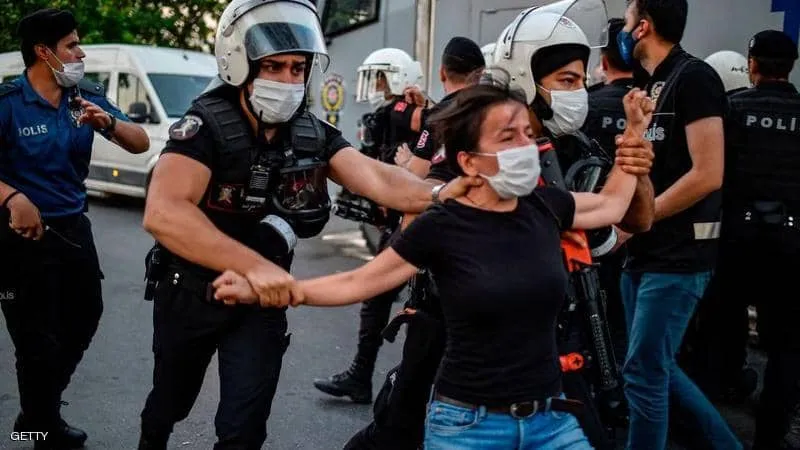 ​​​​​​​Human Rights Watch: Polîs û hêzên ewlekariyê yên Tirkiyê binpêkirinên xeternak pêk anîne