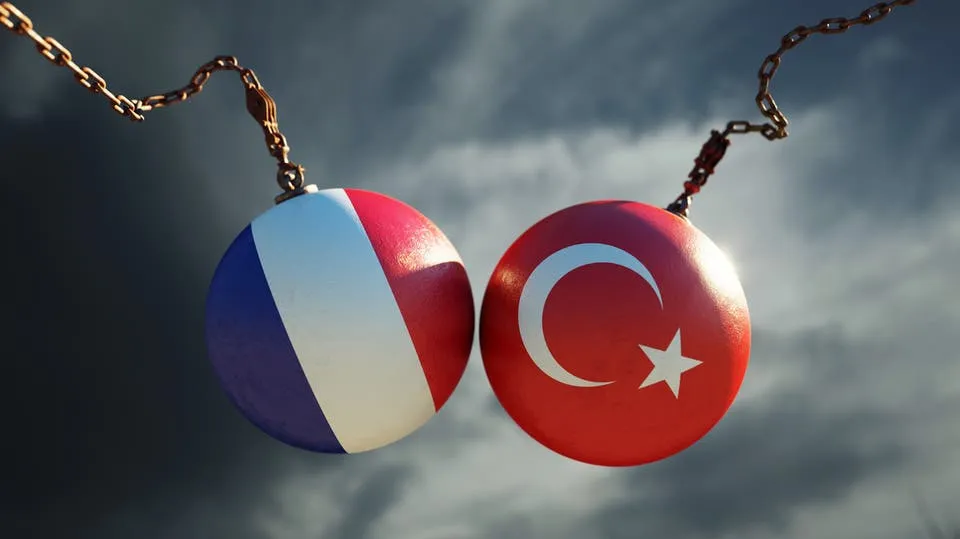 Fransa ji ber nakokiyên bi Tirkiyê re ji operasyonek NATO`yê vedikişe