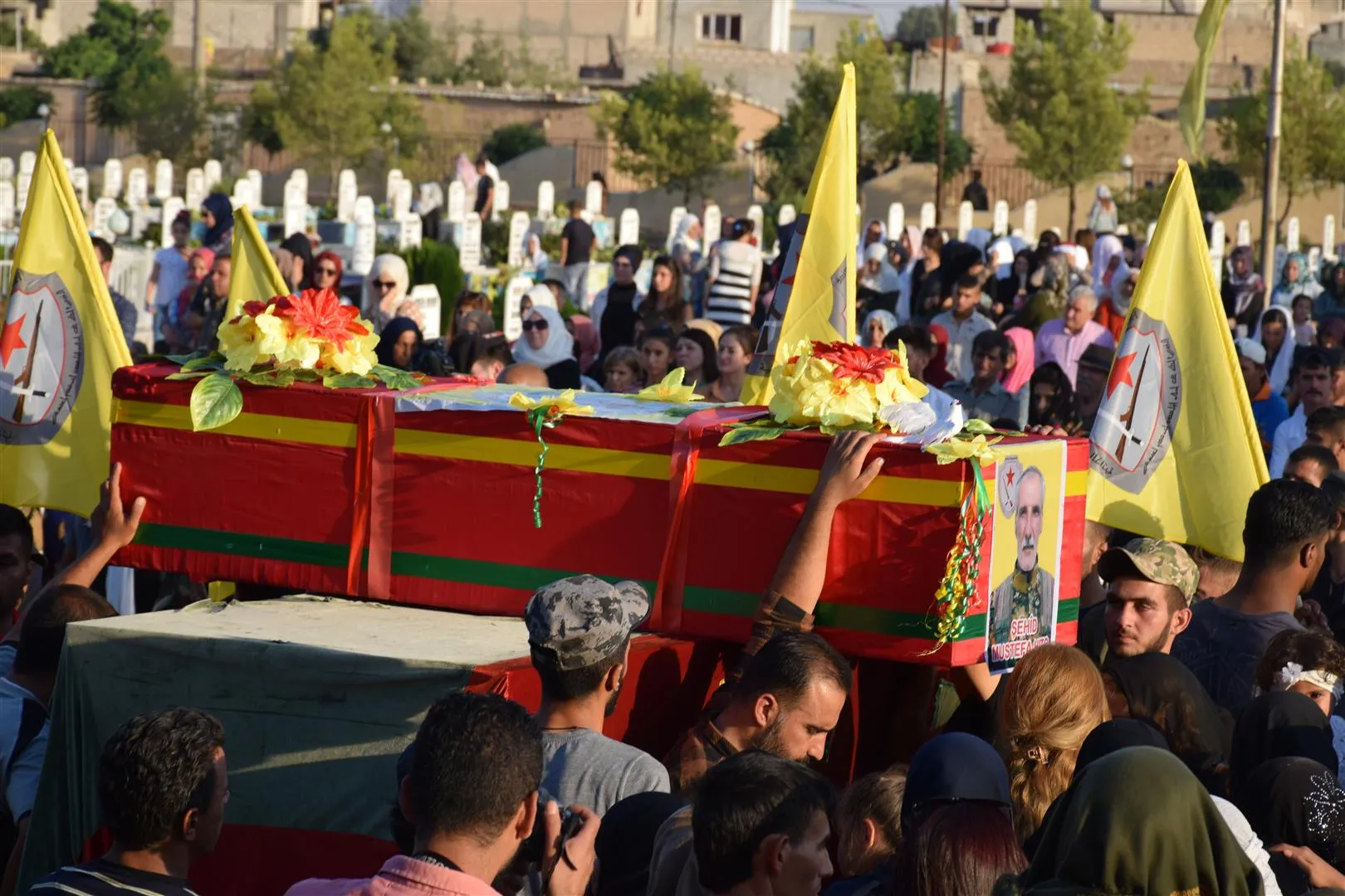 Şêniyên Qamişloyê şehîd Mustefa Hito oxir kirin