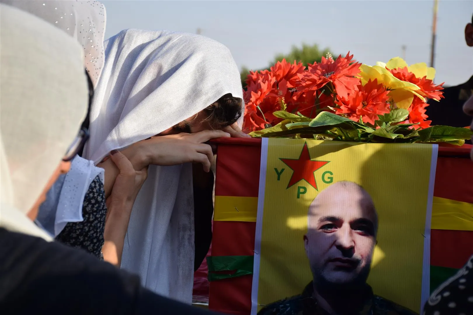 Cenazeyê şehîdê YPG'ê Omer Şêxo li Hesekê hate veşartin