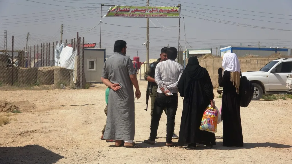Kampa Koçberên Girê Spî pêşwazîkirina koçberan rawestandiye