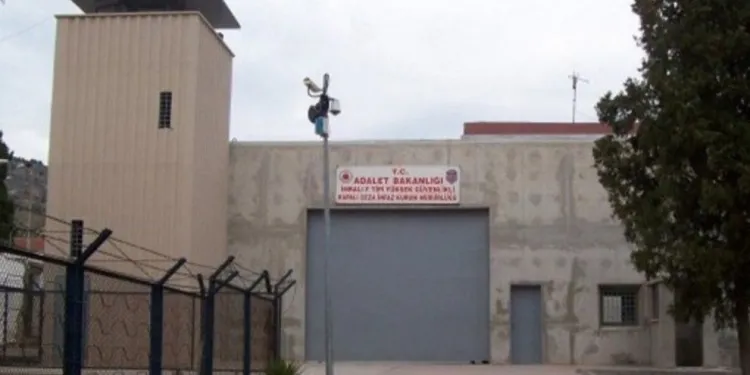 ​​​​​​​Malbatan ji bo çûna Îmraliyê  serî li dozgeriyê da