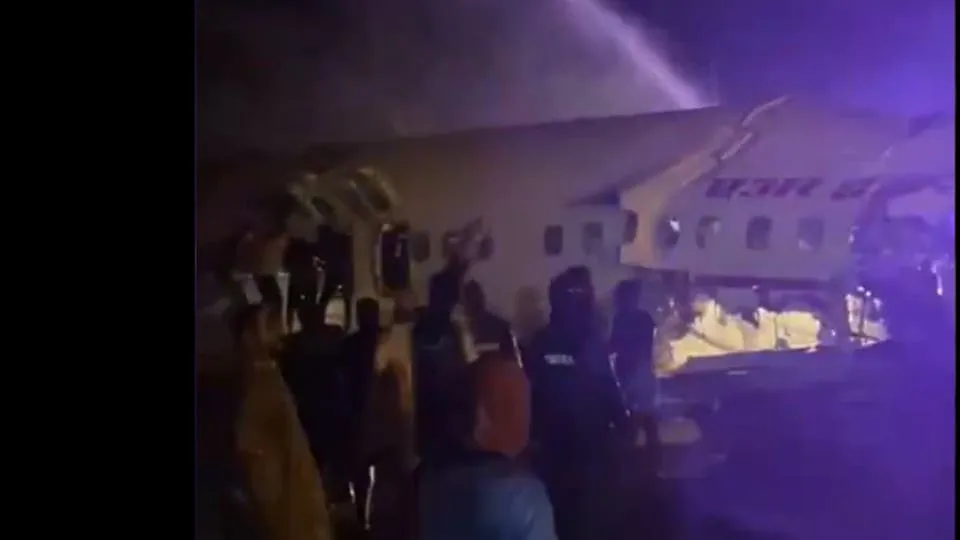 Balafireke Hindistanê ku tê de 191 rêwî hebûn, kete xwarê