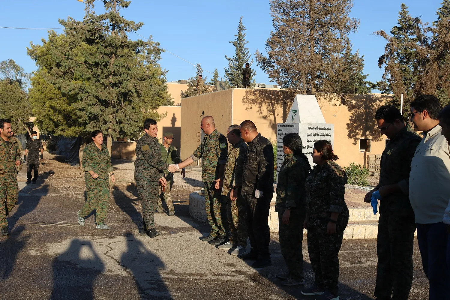Mezlûm Ebdî û fermandarên QSD`ê serdana Dêrazorê kir