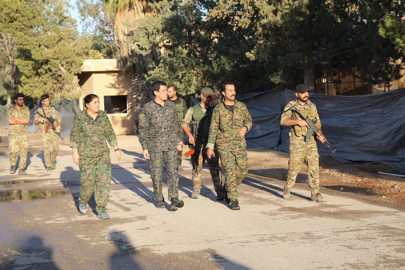 Mezlûm Ebdî û fermandarên QSD`ê serdana Dêrazorê kir