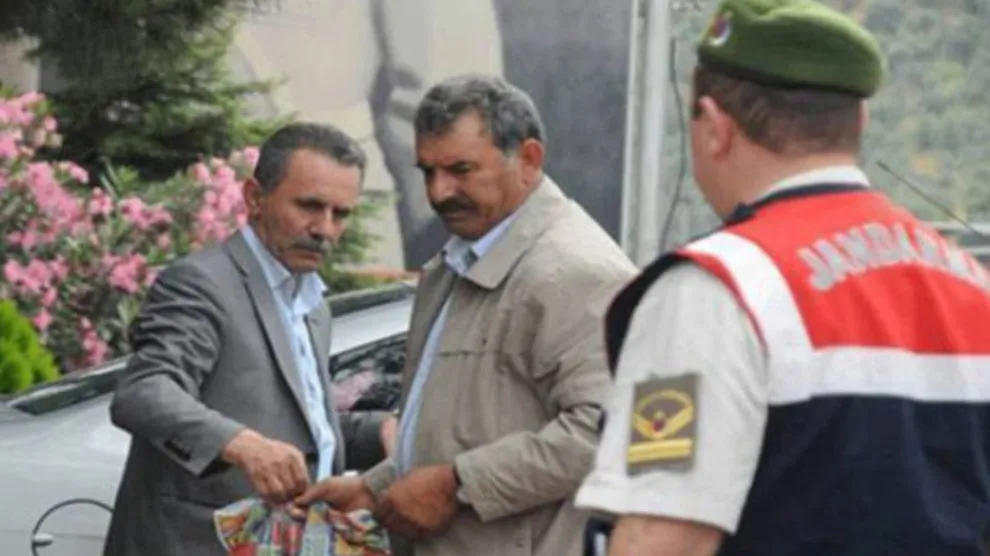 Malbatên girtiyên li Îmraliyê ji bo hevdîtinê serî li dozgerî da