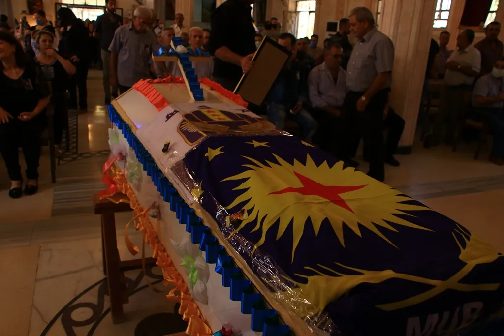 Şêniyên Dêrikê cenazeyê şehîd Elaa Abdulehed spart axê