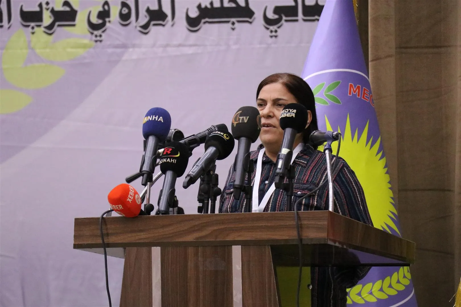 ‘Divê jin di siyasetê de bi berfirehî bixebitin da ku ji aloziyan re çareseriyan bibînin’