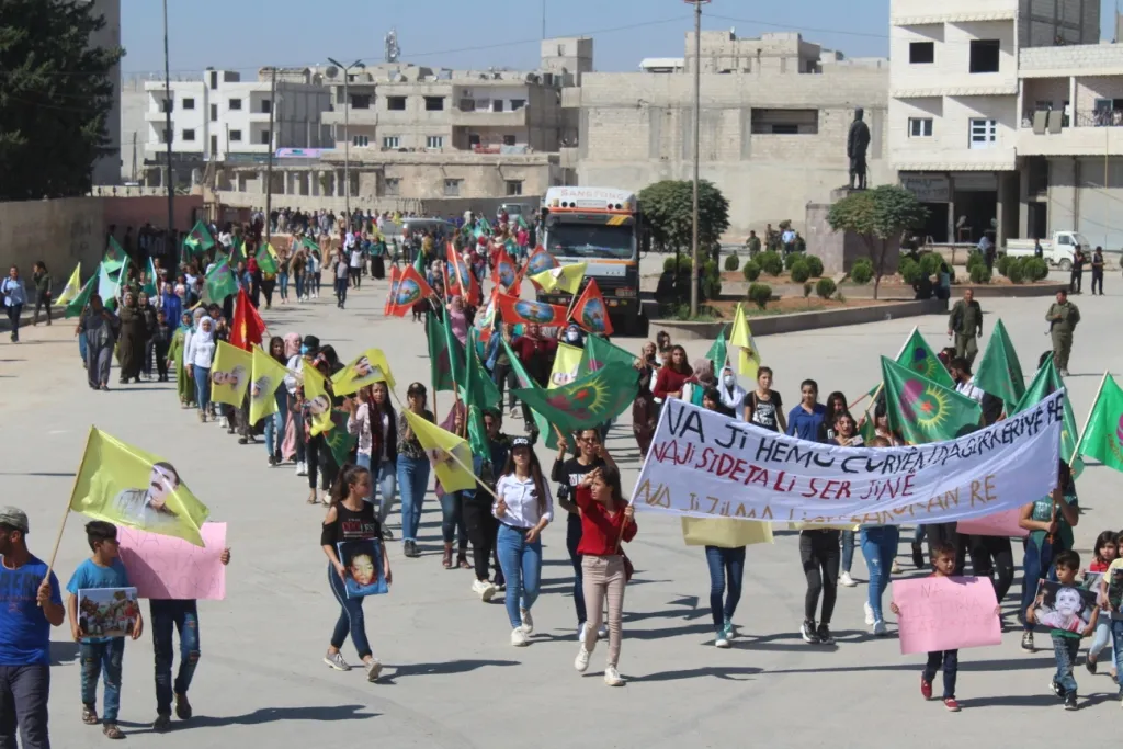 Jinên Kobanê û Minbicê sûcên dewleta Tirk ên li herêmên dagirkirî şermezar kirin