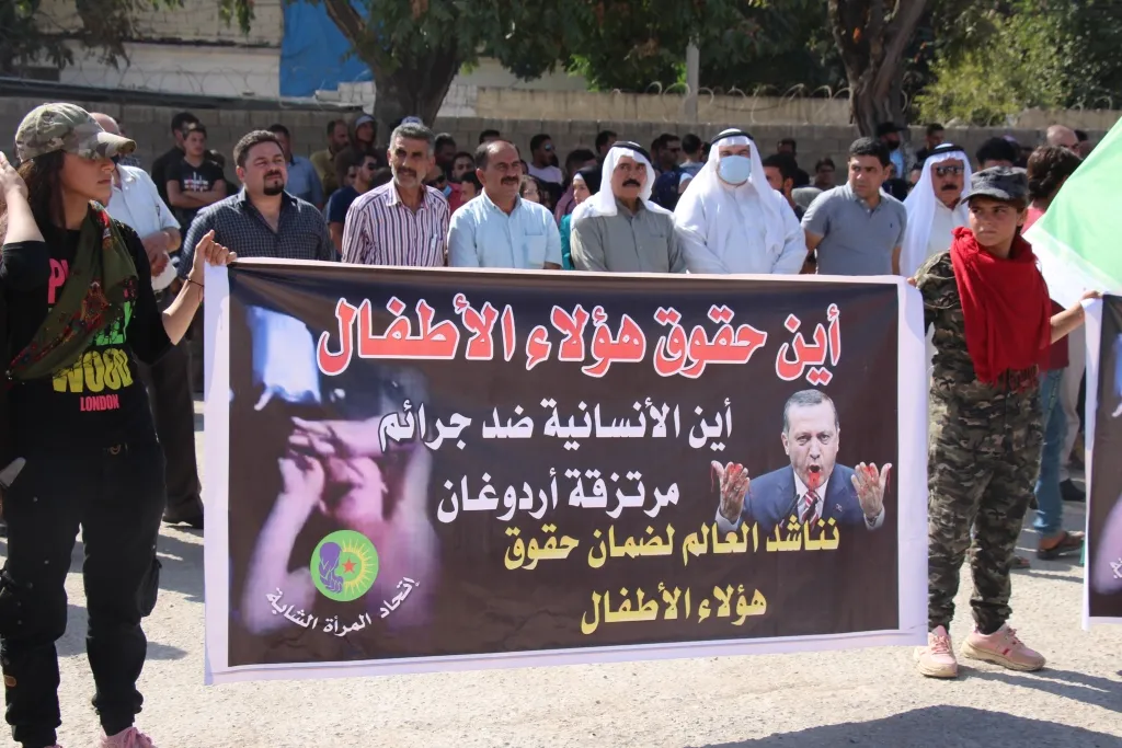 Jinên Kobanê û Minbicê sûcên dewleta Tirk ên li herêmên dagirkirî şermezar kirin