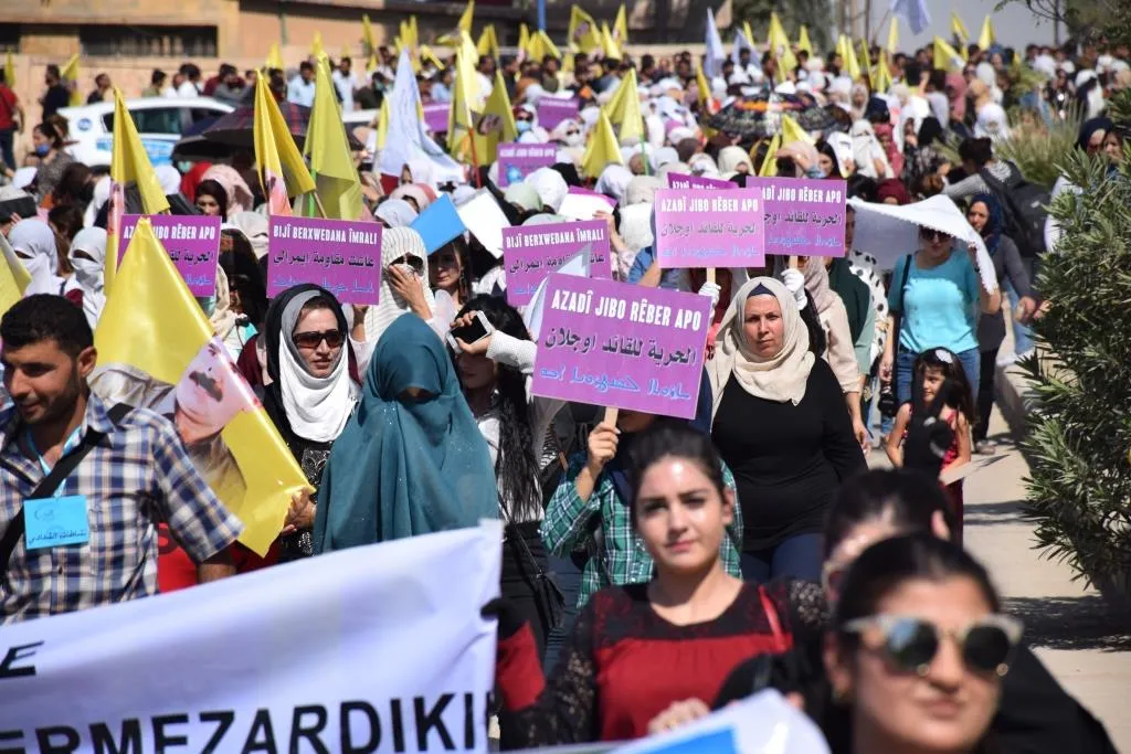 Li Hesekê mamoste li dijî tecrîda li ser rêber Abdullah Ocalan meşiyan