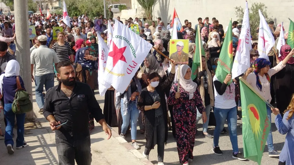Gel li dijî dagirkeriyê li qadan bûn