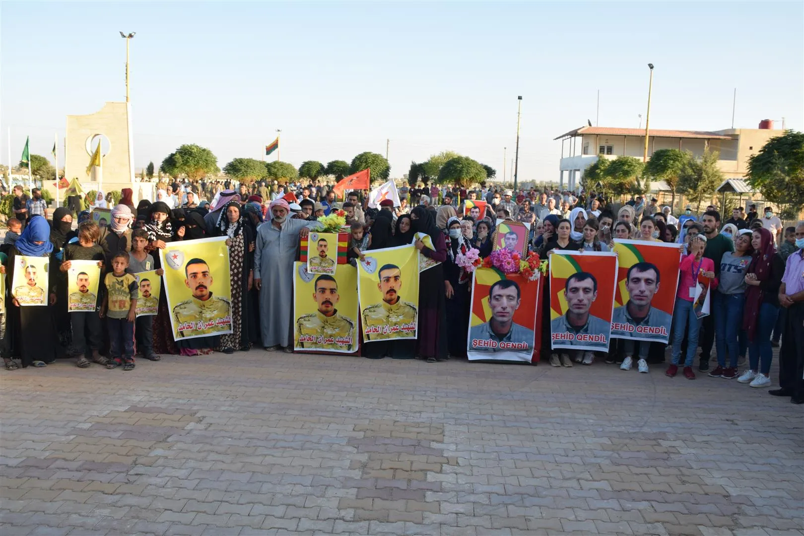 Şêniyên Hesekê di merasîma oxirkirina şehîd Umran de soza şopandina rêya şehîdan da