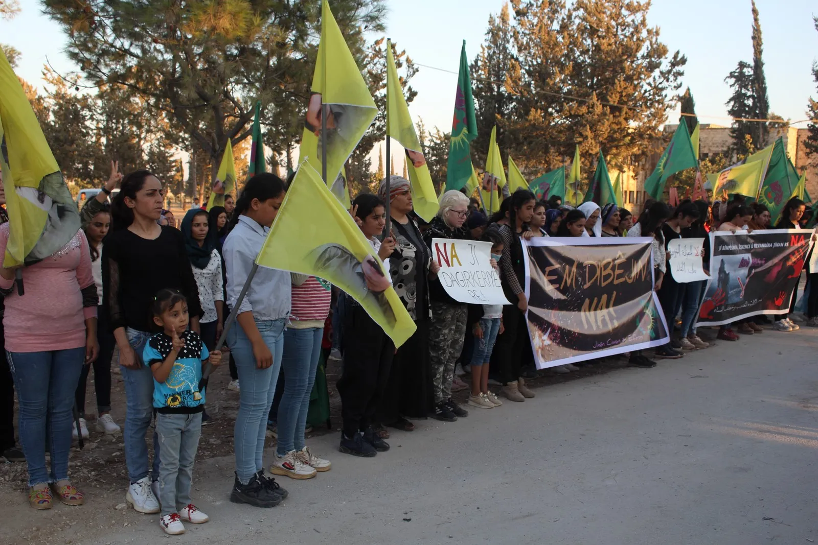 Li Şehbayê jinên ciwan li dijî dagirkeriyê meşiyan