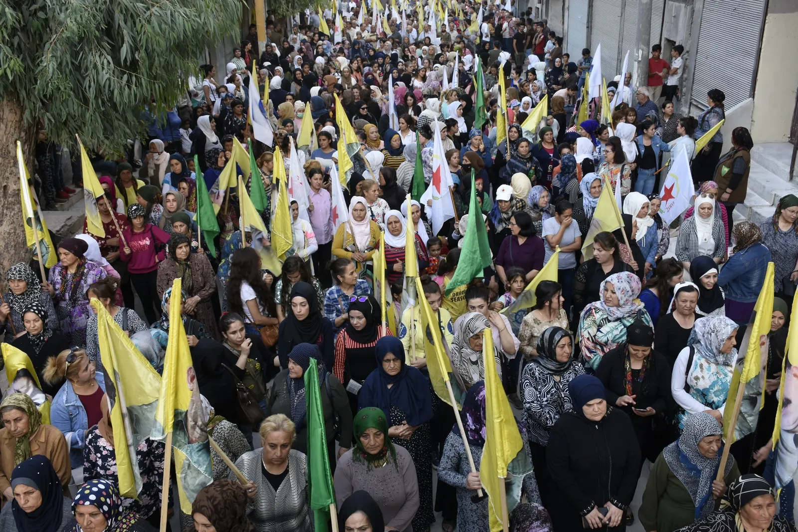 Şêniyên Helebê ji bo berxwedana Îmraliyê meşiyan