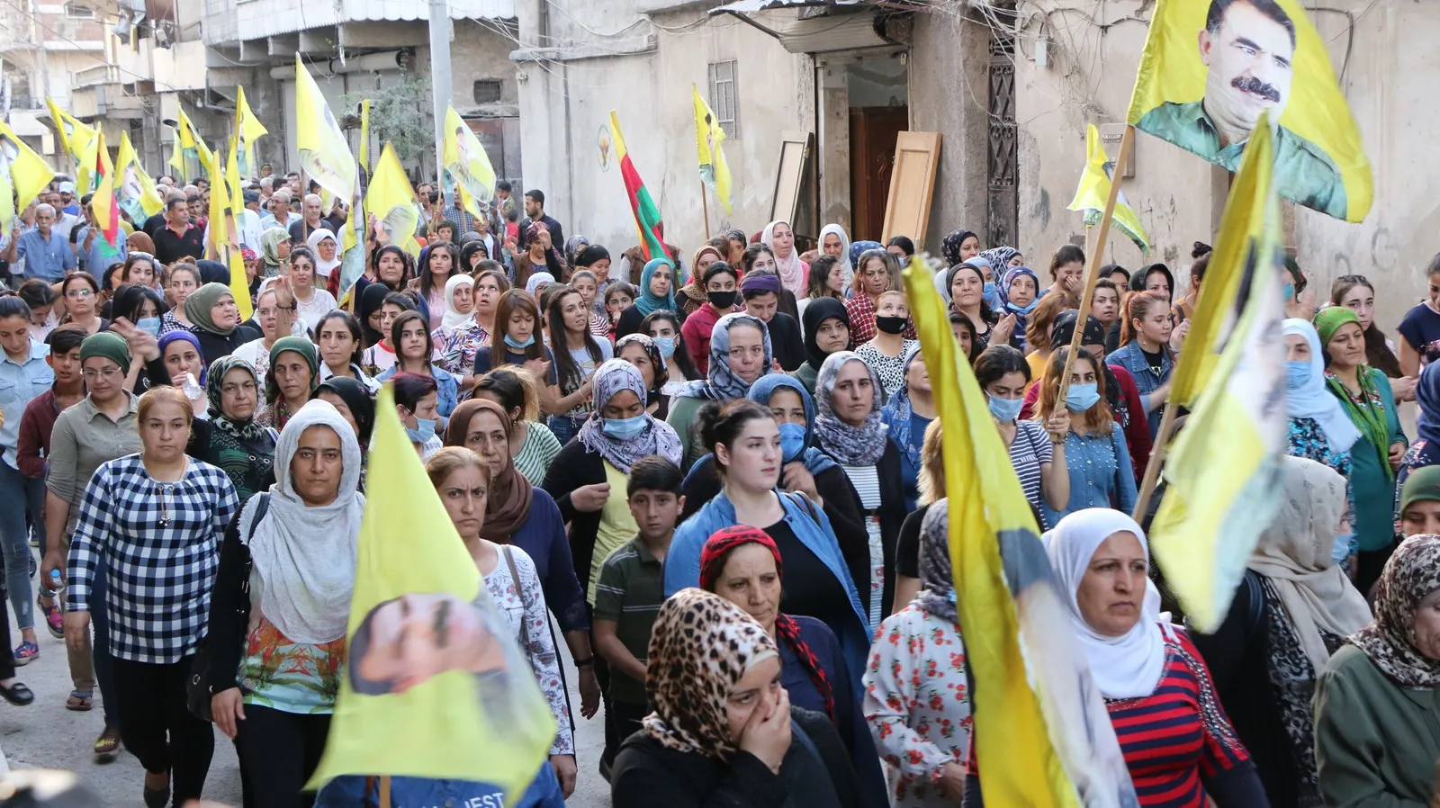 Li Şêxmeqsûd mamoste li dijî tecrîda ser Ocalan meşiyan