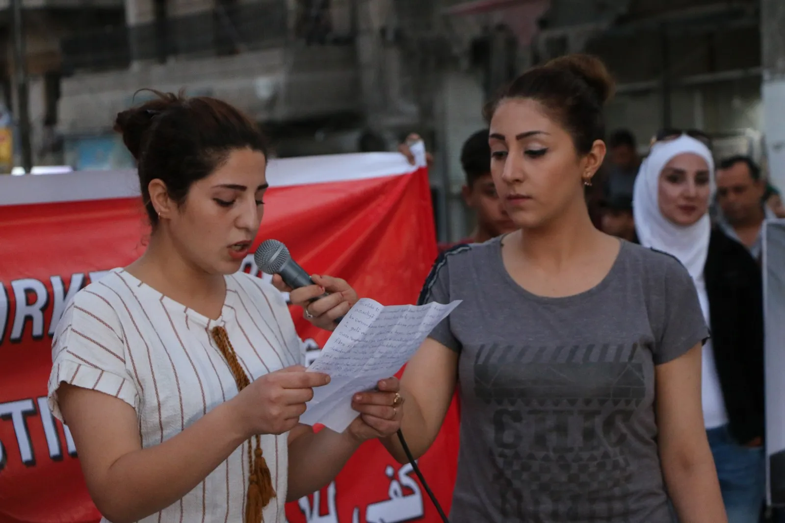 Li Şêxmeqsûd mamoste li dijî tecrîda ser Ocalan meşiyan