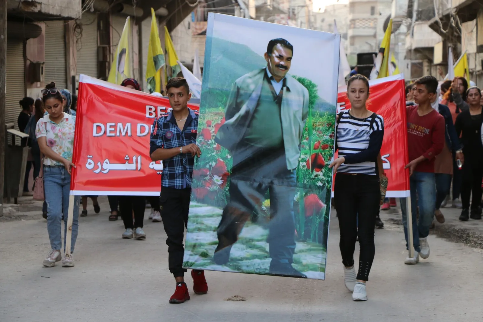 Li Şêxmeqsûd mamoste li dijî tecrîda ser Ocalan meşiyan