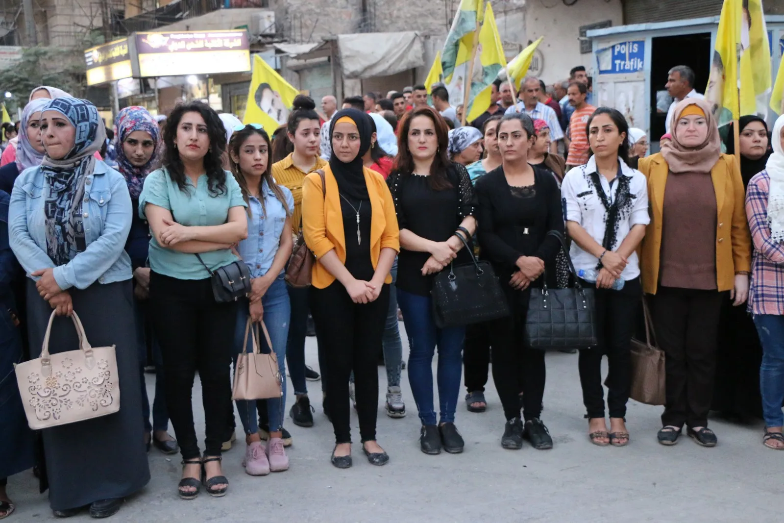 Li Şêxmeqsûd mamoste li dijî tecrîda ser Ocalan meşiyan