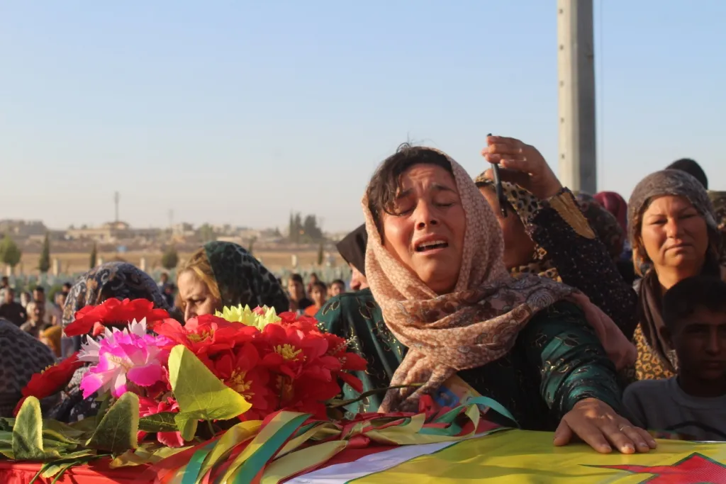 Li Kobanê ji bo cangoriyên azadiyê merasîmek hat lidarxistin