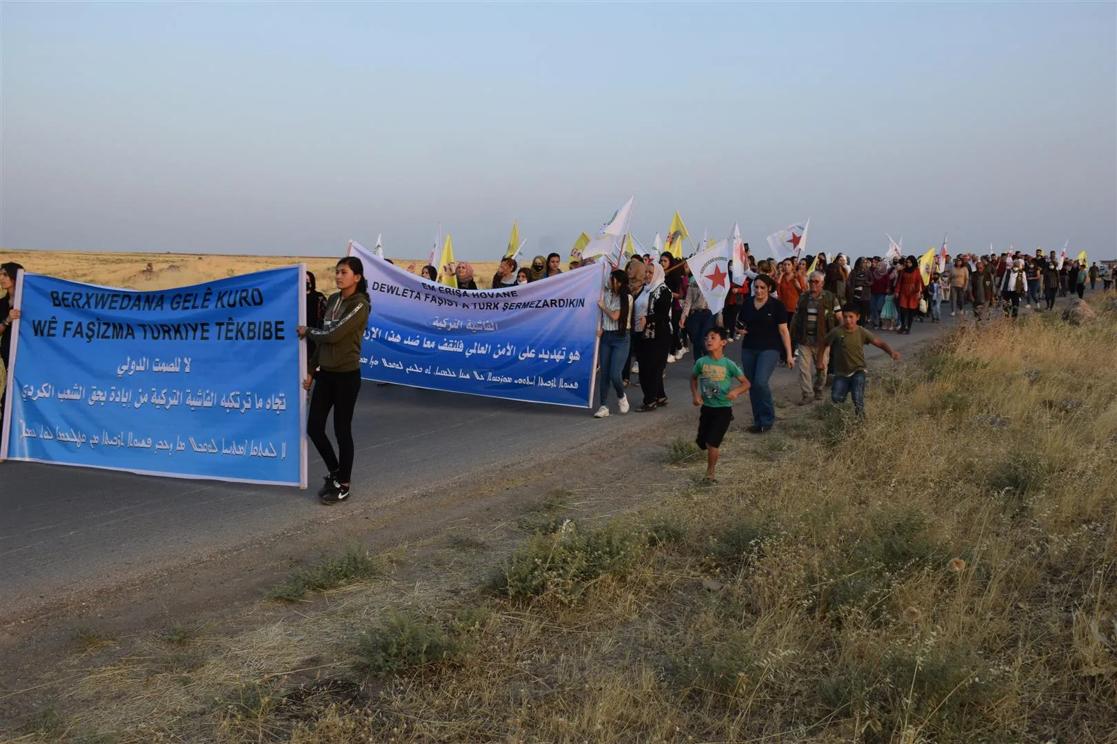 Şêniyên Kobanê û Girkê Legê tecrîd û êrişên dewleta Tirk şermezar kirin