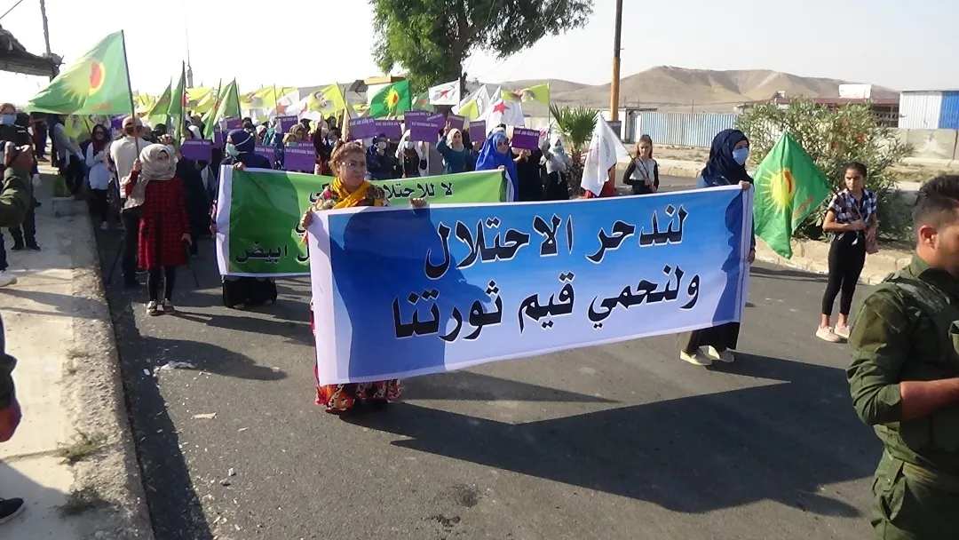 Şêniyên Til Birakê li dijî dagirkerî û tecrîdê meşiyan