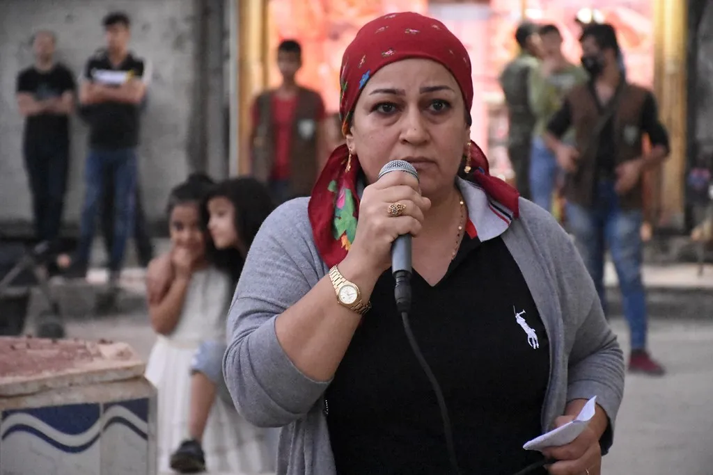 Xelkê Heleb li dijî tecrîdê li qadan bûn