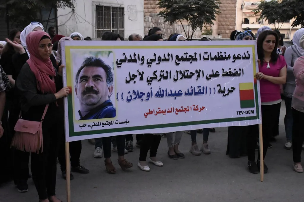 Xelkê Heleb li dijî tecrîdê li qadan bûn