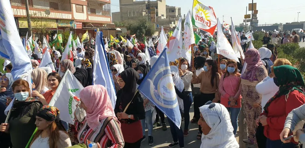 Bi hezaran ji şêniyên herêma Cizîrê li dijî êrişên artêşa Tirk daketin qadan