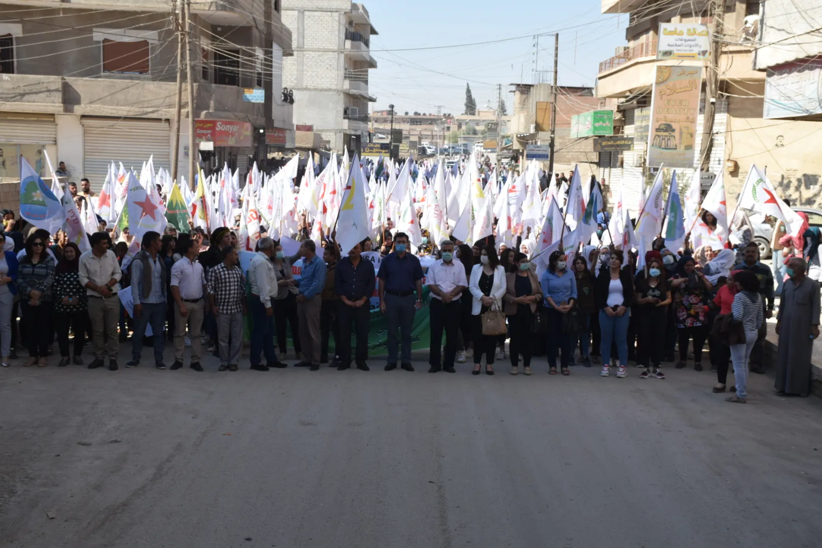 Bi hezaran ji şêniyên herêma Cizîrê li dijî êrişên artêşa Tirk daketin qadan