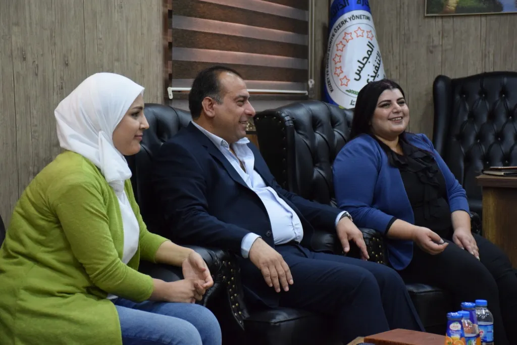 Komseriya Azadiya Olan bi hevserokatiya Rêveberiya Xweser re dicive