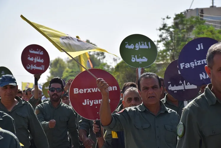 Li dijî tecrîda li ser Ocalan û şermezarkirina êrişên dewleta Tirk meşek hate lidarxistin