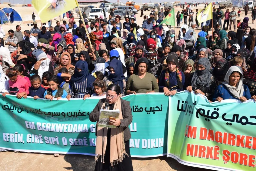 Koçberên ji Serêkaniyê yên li Kampa Waşûkanî dagirkeriya dewleta Tirk şermezar kir