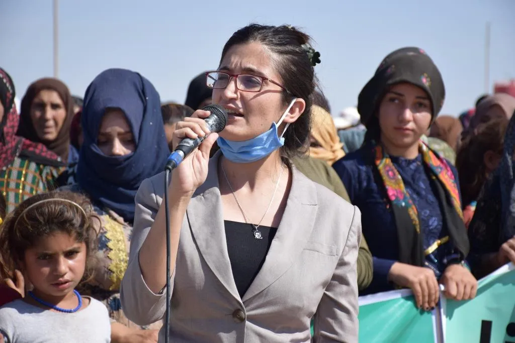 Koçberên ji Serêkaniyê yên li Kampa Waşûkanî dagirkeriya dewleta Tirk şermezar kir