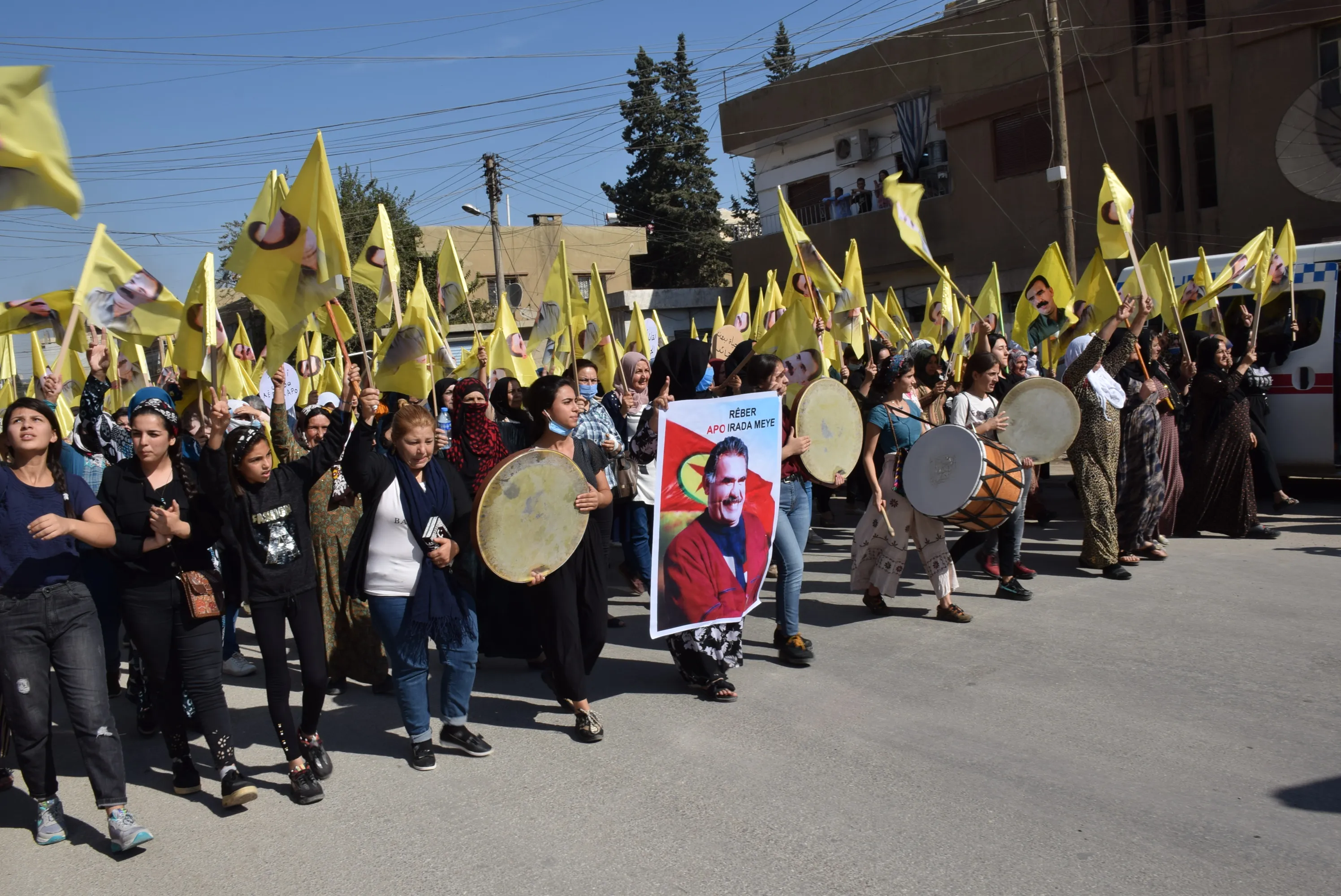 ​​​​​​​Şêniyên Qamişloyê: Rêber Ocalan sembola aştiyê ye