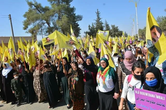 ​​​​​​​Şêniyên Qamişloyê: Rêber Ocalan sembola aştiyê ye