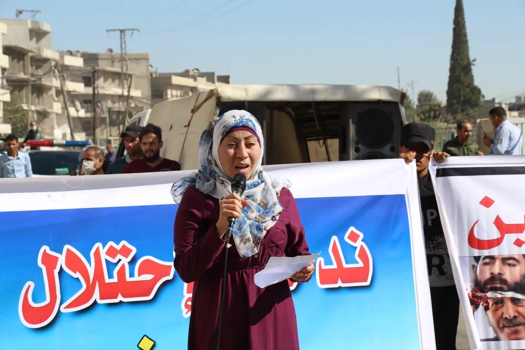 Şêniyên Minbicê di salvegera êrişên dewleta Tirk ên li dijî Serêkaniyê û Girê Spî de meşiyan