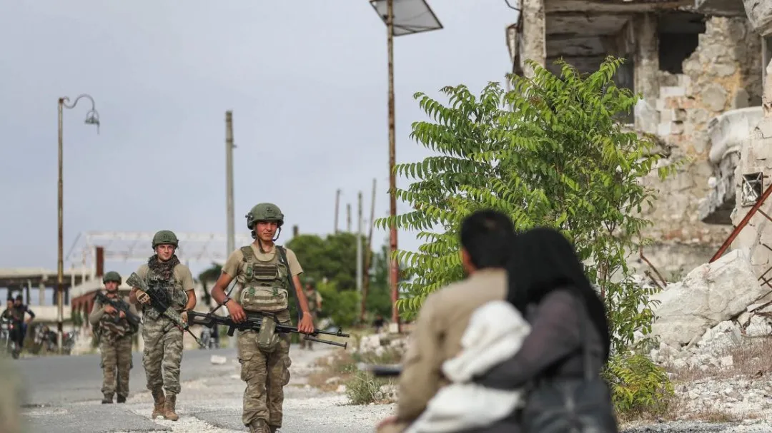 SOHR: Dewleta Tirk hêzên xwe ji nuqteyên dorpêçkirî dikişîne