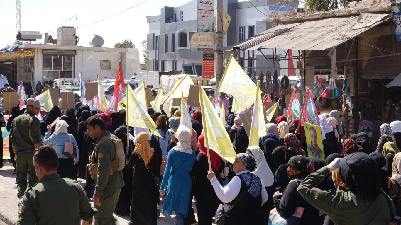 Şêniyên Tebqayê li dijî sûcên dewleta Tirk a dagirker ên li herêmên dagirkirî meşiyan