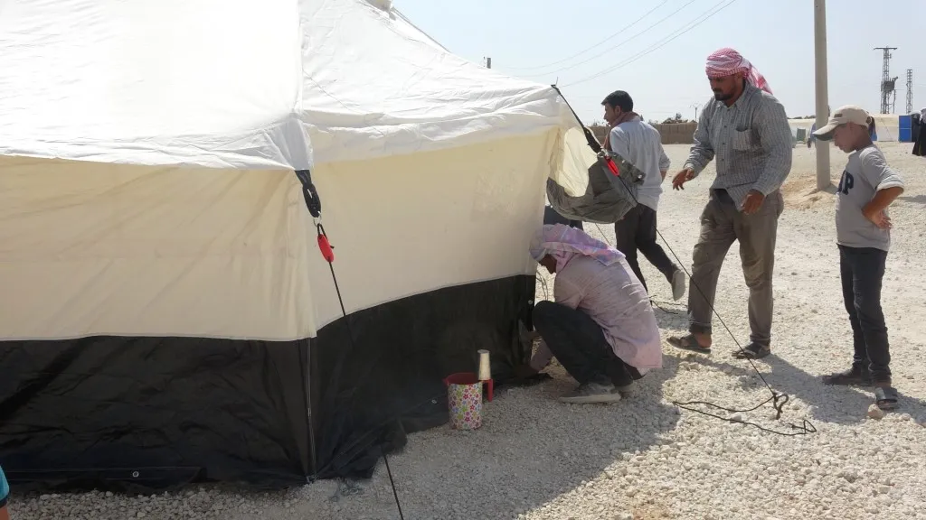 Rêveberiya Kampa Girê Spî derfetên kar ji koçberan re peyda dike